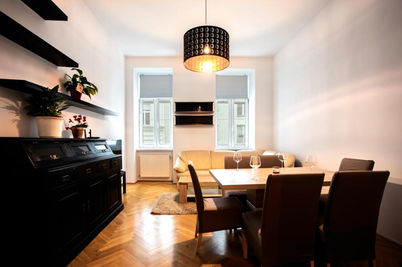 3-Bedroom Apartment In Central Wien Exteriör bild
