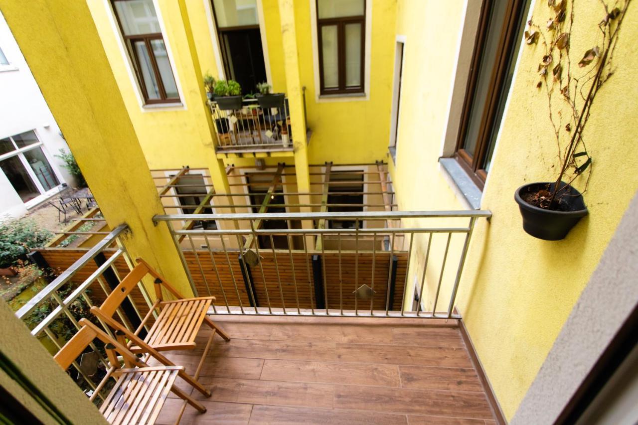3-Bedroom Apartment In Central Wien Exteriör bild