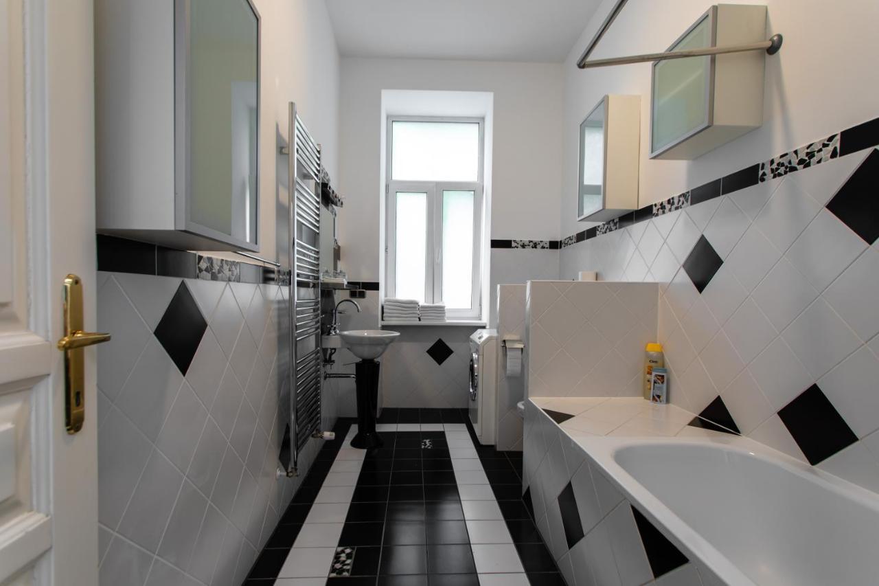 3-Bedroom Apartment In Central Wien Exteriör bild