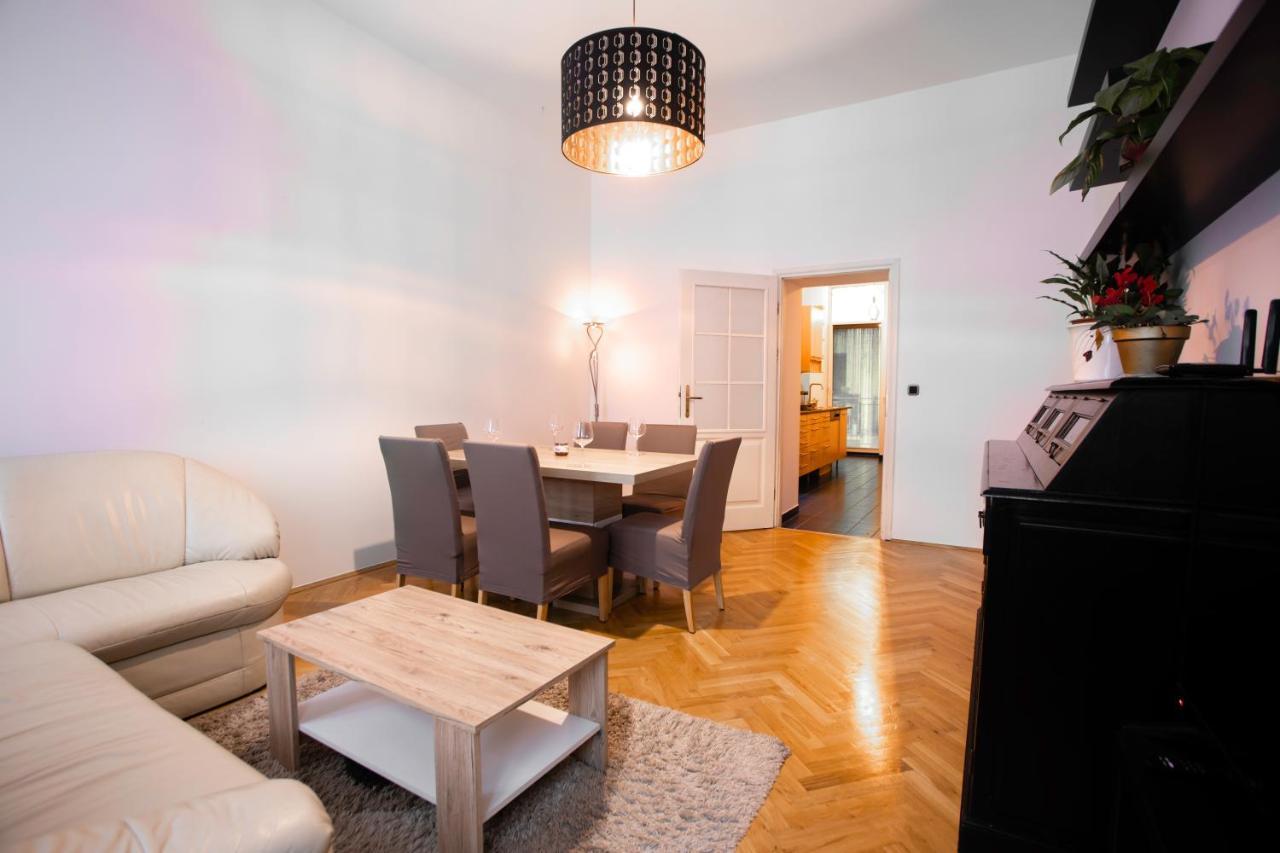 3-Bedroom Apartment In Central Wien Exteriör bild