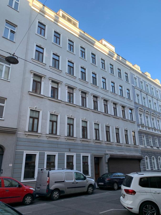 3-Bedroom Apartment In Central Wien Exteriör bild